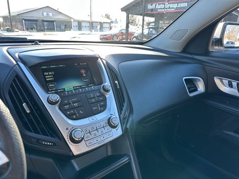 Used 2017 Chevrolet Equinox LT FWD image 23