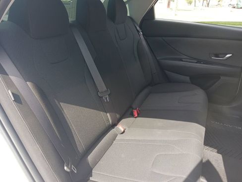 Used 2025 Hyundai Elantra SE FWD image 18