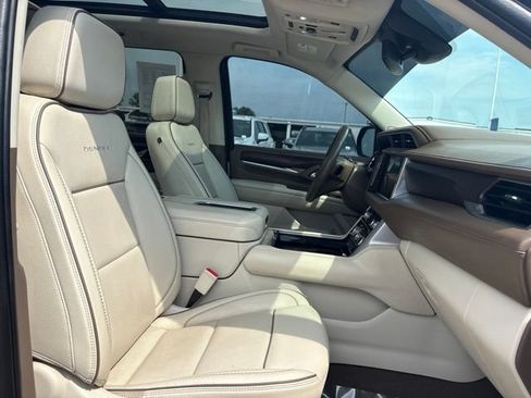 Used 2023 GMC Yukon XL Denali AWD/4WD image 45