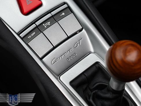 Used 2005 Porsche Carrera GT RWD image 18