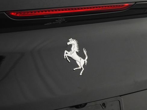 Used 2022 Ferrari 812 GTS image 23