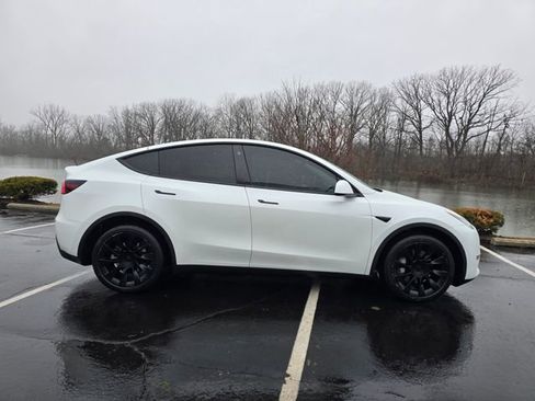 Used 2023 Tesla Model Y Long Range image 6