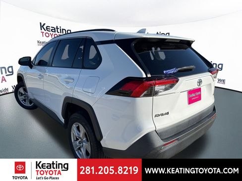 Used 2021 Toyota RAV4 XLE image 3