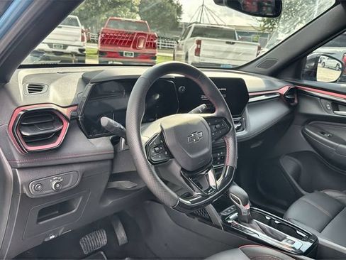 Used 2025 Chevrolet TrailBlazer RS w/ Convenience Package FWD image 10
