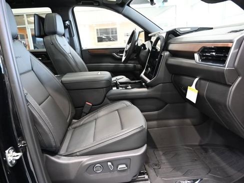New 2026 GMC Yukon Denali w/ Denali Reserve Package image 12