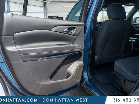 Used 2025 Chevrolet Traverse LT FWD image 17