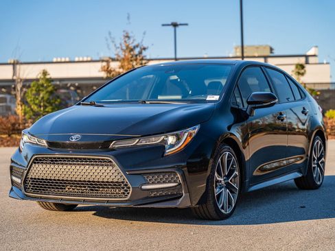 Used 2022 Toyota Corolla SE image 3