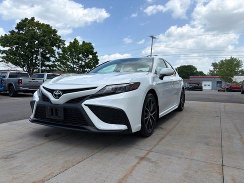 Used 2024 Toyota Camry SE FWD image 9