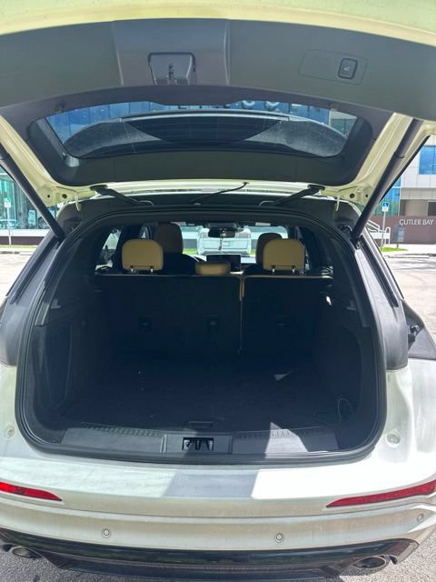 Certified 2023 Lincoln Corsair Reserve w/ Jet Appearance Package FWD image 10