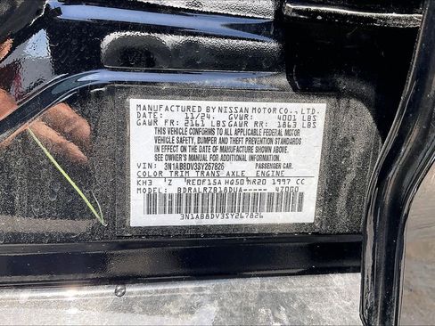 Used 2025 Nissan Sentra SR FWD image 5