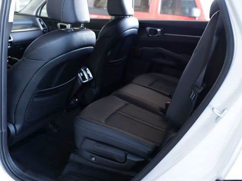 Used 2022 Kia Sorento S image 27