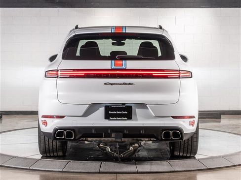 Used 2024 Porsche Cayenne Turbo image 10