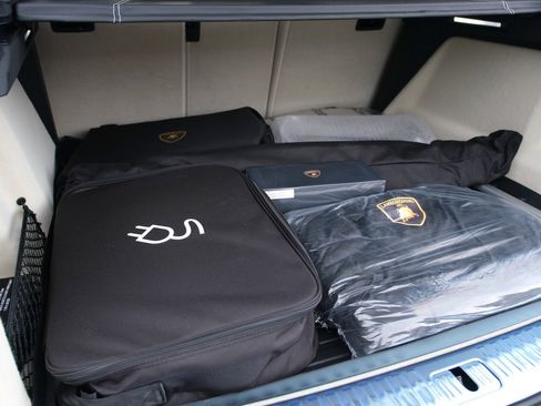 Used 2025 Lamborghini Urus SE image 42