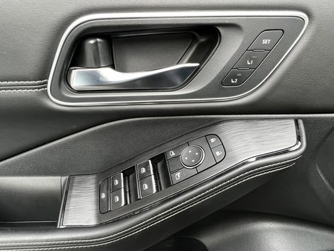 Used 2022 Nissan Rogue Platinum w/ Head-Up Display Package image 14