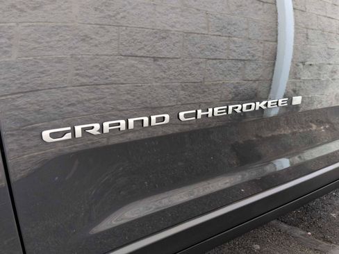 Used 2025 Jeep Grand Cherokee Laredo X AWD/4WD image 13