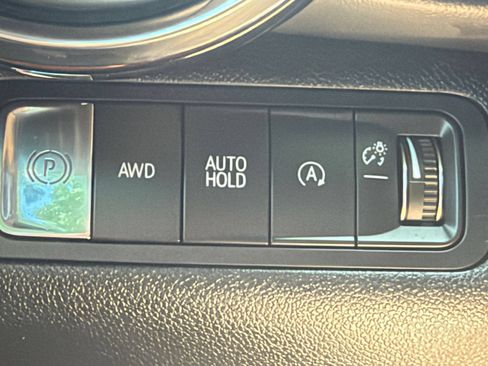Used 2025 Chevrolet Equinox LT AWD/4WD image 33