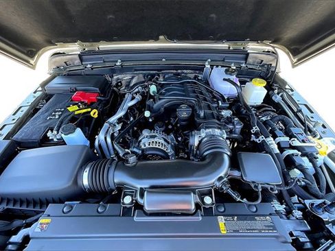 New 2025 Jeep Gladiator Sport image 11