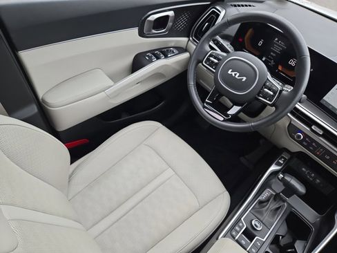 Certified 2025 Kia Sorento S w/ Panoramic Sunroof Package FWD image 19