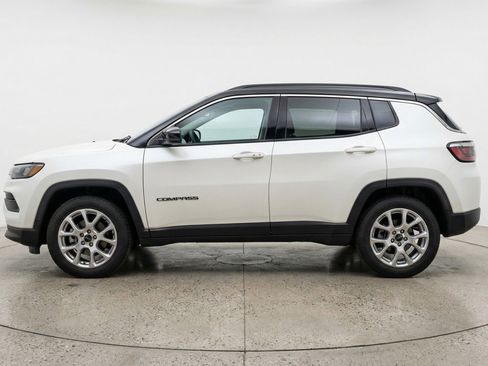 Used 2025 Jeep Compass Limited AWD/4WD image 5