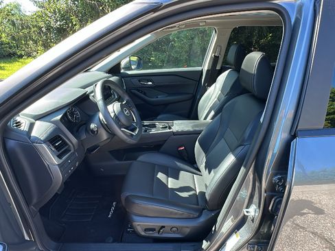 Certified 2024 Nissan Rogue SV w/ SV Premium Package AWD/4WD image 11