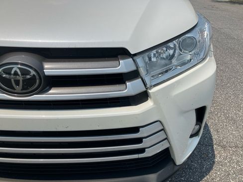 Used 2018 Toyota Highlander XLE AWD/4WD image 28