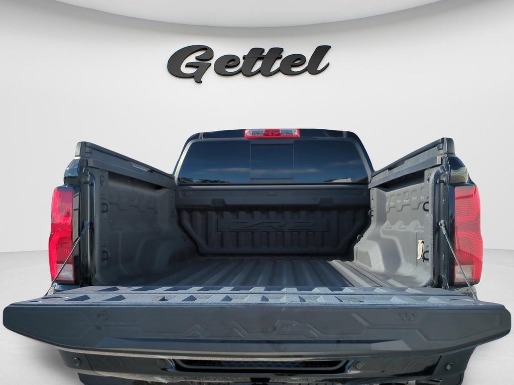 Used 2023 Chevrolet Colorado ZR2 w/ ZR2 Convenience Package III AWD/4WD image 9