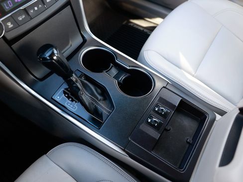 Used 2017 Toyota Camry XLE w/ Moonroof Package image 40