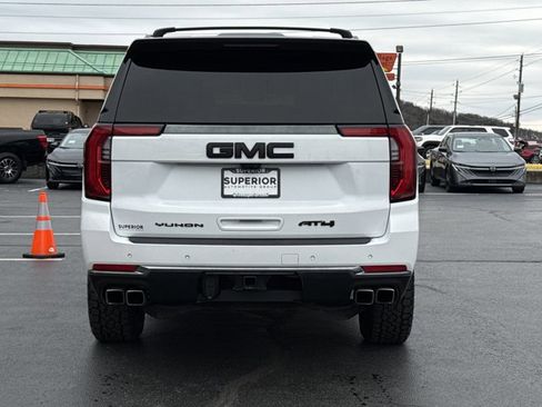 Used 2025 GMC Yukon XL AT4 w/ AT4 Premium Package image 4