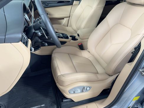 Certified 2026 Porsche Macan AWD/4WD image 5