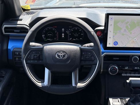Used 2025 Toyota Tacoma TRD Off-Road AWD/4WD image 9