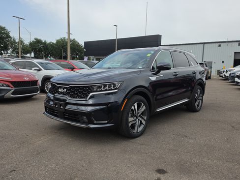 Certified 2023 Kia Sorento EX AWD/4WD image 4