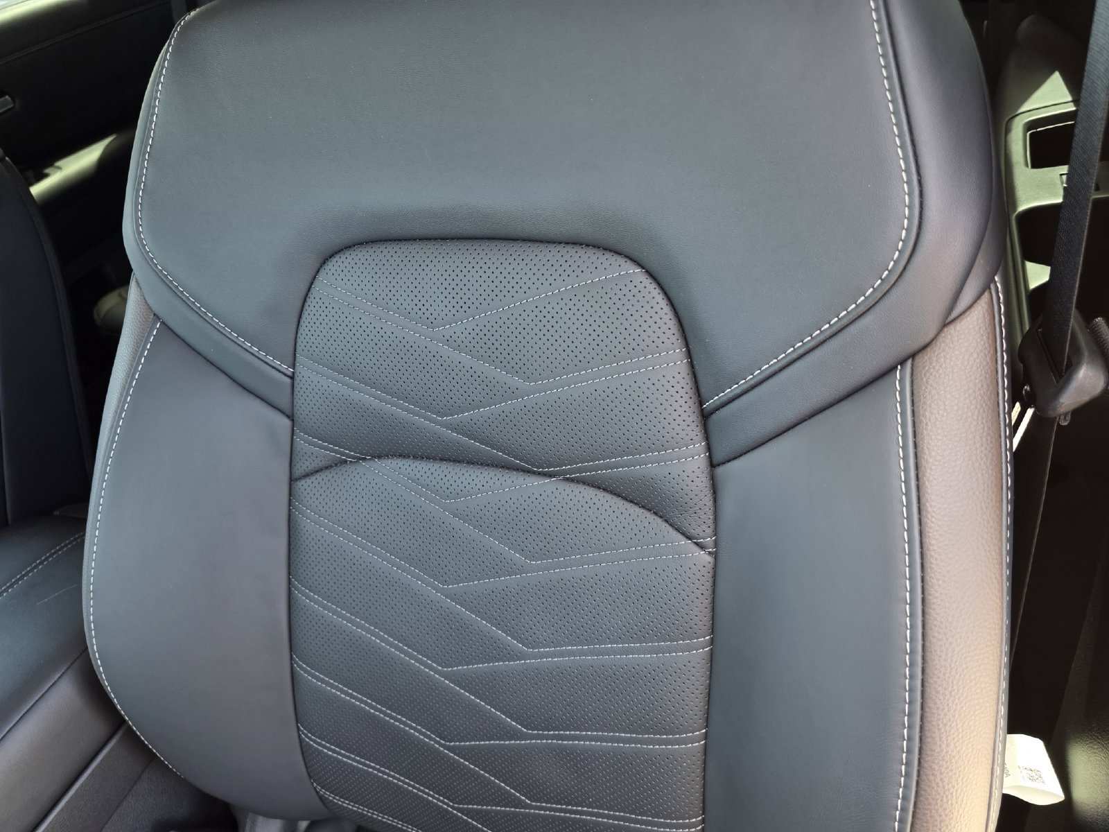 Used 2024 Nissan Pathfinder Platinum w/ Cargo Package AWD/4WD image 15