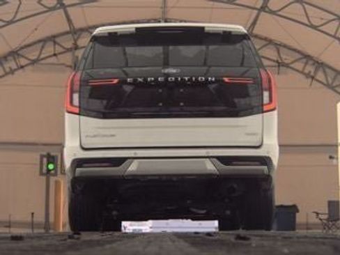 Used 2025 Ford Expedition Max Platinum AWD/4WD image 4