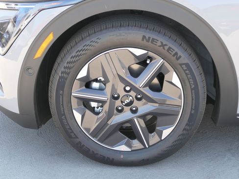 New 2025 Kia EV6 Light w/ Light LR Technology Package image 8