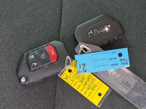Used 2024 Jeep Wrangler Unlimited AWD/4WD image 33