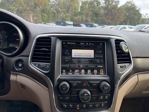 Used 2017 Jeep Grand Cherokee Overland w/ Jeep Active Safety Group image 16