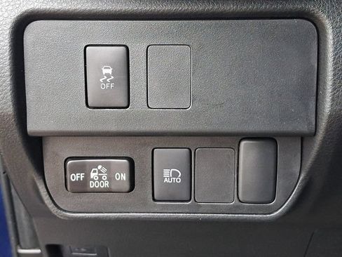 Used 2023 Toyota Tacoma SR5 AWD/4WD image 9