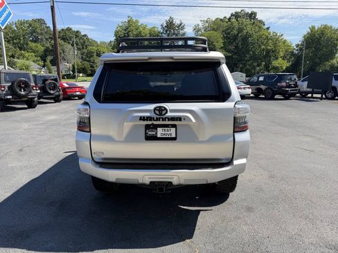 Used 2018 Toyota 4Runner SR5 RWD image 8