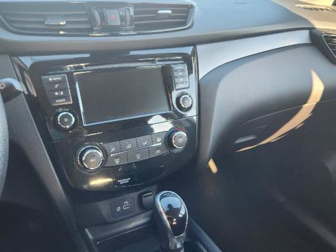 Used 2022 Nissan Rogue Sport S image 13