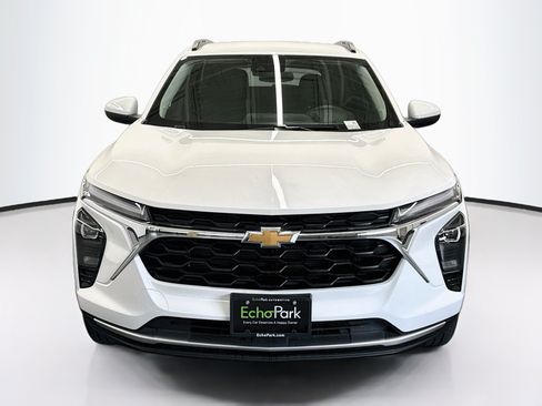 Used 2026 Chevrolet Trax LT FWD image 2