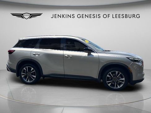 Used 2023 INFINITI QX60 Luxe w/ Cargo Package FWD image 2
