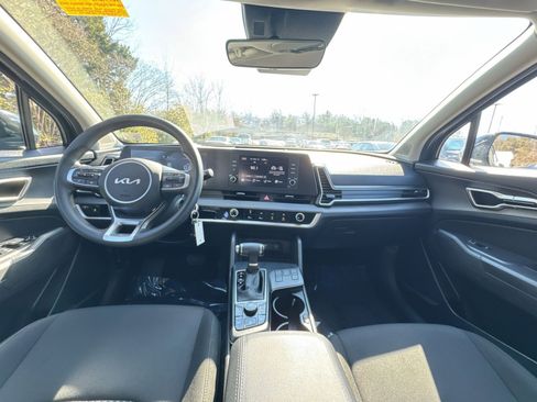 Used 2023 Kia Sportage LX image 12