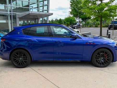 Used 2023 Maserati Levante Trofeo AWD/4WD image 4