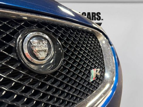 Used 2011 Jaguar XF R RWD image 11