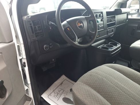 Used 2017 GMC Savana 3500 image 15