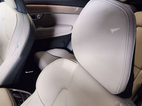 New 2026 Volvo XC90 B6 Plus image 15