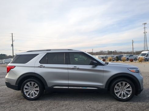 Certified 2022 Ford Explorer Limited w/ Equipment Group 301A image 2