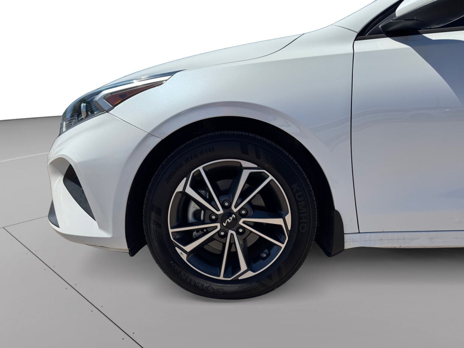 Used 2023 Kia Forte LXS FWD image 9