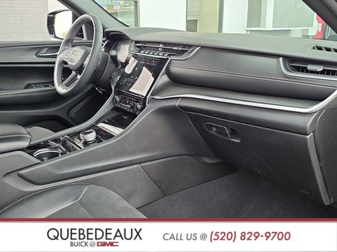 Used 2023 Jeep Grand Cherokee L Laredo image 30
