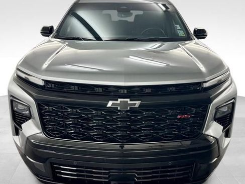 Used 2024 Chevrolet Traverse RS image 3